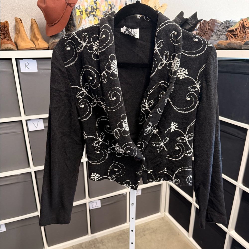Star C.C.C. Black Floral Embroidered Cropped Vintage Blazer